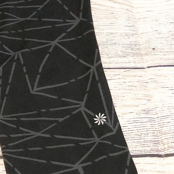 ATHLETA Girl Chaturanga Capri Leggings Black w/ Gray Geo Print Size L (12) - Picture 8 of 9